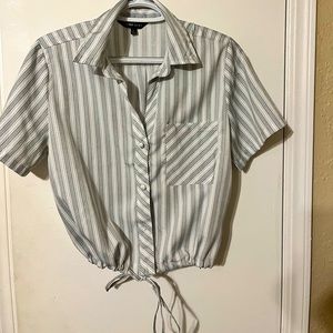 Cute collard button up blouse.